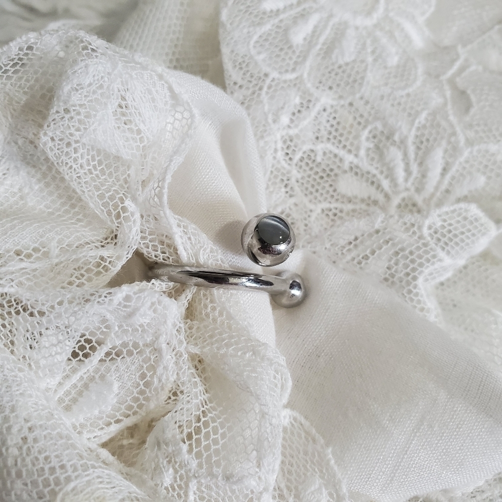 Silver Cat Eye Ring Solid Sturdy Crystal Stone Si… - image 3